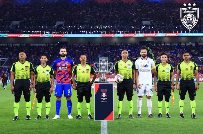 Jordi Amat jadi kapten bagi Johor Darul Ta'zim saat melawan KL City pada Final Piala FA Malaysia 2023, Sabtu (22/7/2023).