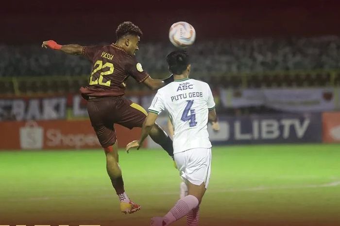 Suasana pertandingan PSM Makassar vs Persib Bandung pada laga pekan keempat Liga 1 2023/2024 di Stadion B.J. Habibie Parepare, Sulawesi Selatan, Sabtu (22/7/2023).