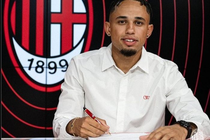 Noah Okafor telah diresmikan menjadi pemain baru AC Milan, Sabtu (22/7/2023) malam WIB.