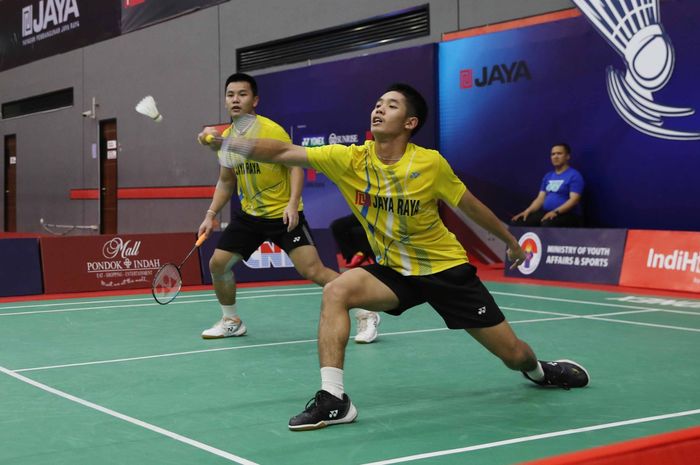 Ganda putra U-19 Jonatan Gosal/Adrian Pratama menutup turnamen Yonex Sunrise Pembangunan Jaya Raya Junior International Grand Prix 2023 yang berlangsung di GOR PB Jaya Raya Bintaro, Tangerang Selatan dengan kemenangan, Minggu (23/7/2023).