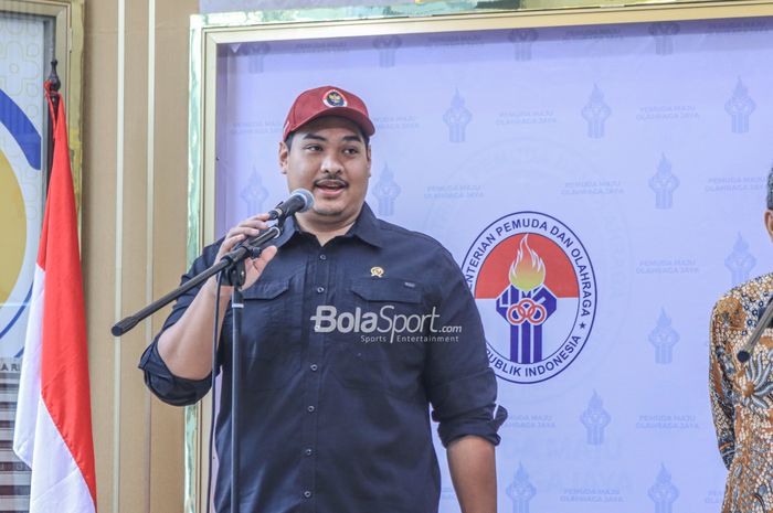 Menteri Pemuda dan Olahraga Republik Indonesia, Dito Ariotedjo, saat memberikan keterangan kepada awak media di Media Center Kemenpora, Senayan, Jakarta, Selasa (25/7/2023).