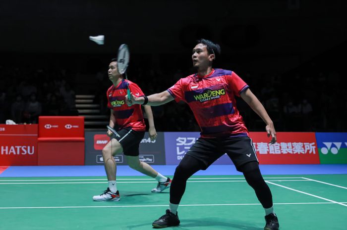 Ganda putra Indonesia, Mohammad Ahsan/Hendra Setiawan, saat tampil pada perempat final Japan Open 2023 di Yoyogi Gymnasium, Tokyo, Jepang, 28 Juli 2023.