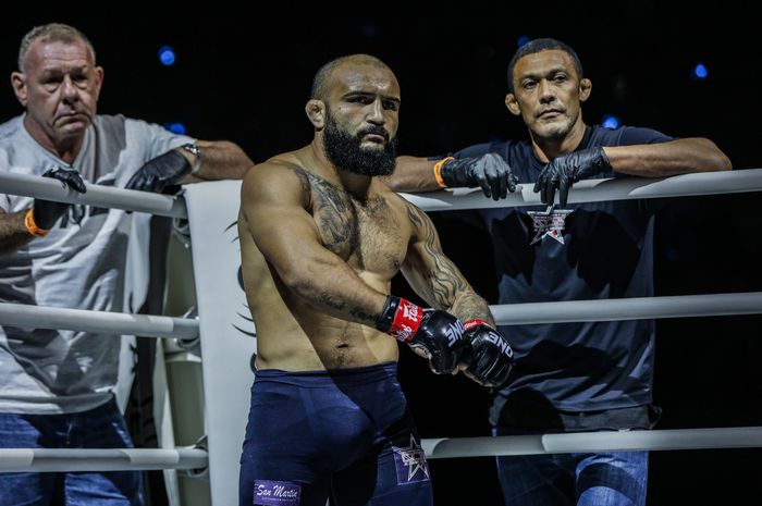 Beralih ke Muay Thai, mantan juara kelas bantam MMA ONE Championship, John Lineker, yakin sanggup menghadapi Superlek Kiatmoo9 dan meng-KO Rodtang Jitmuangnon.