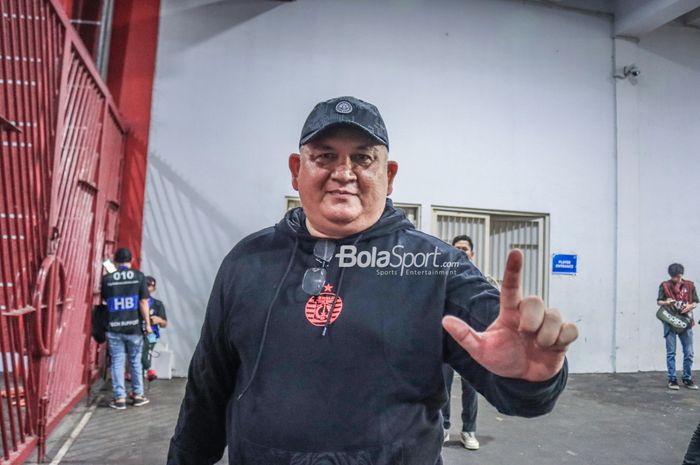 Pendiri The Jakmania, Tauhid Indrasjarief alias Bung Ferry saat ditemui di Stadion Utama Gelora Bung  Karno, Senayan, Jakarta, Minggu (30/7/2023).