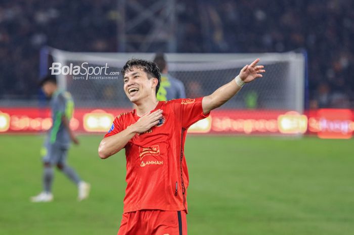 Ryo Matsumura sedang melakukan selebrasi seusai mencetak gol dalam laga pekan kelima Liga 1 2023 antara Persija versus Persebaya di Stadion Utama Gelora Bung Karno, Senayan, Jakarta, Minggu (30/7/2023).