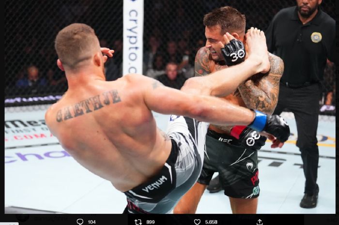 Petarung kelas ringan, Justin Gaethje saat melepaskan head kick kepada Dustin Poirier pada UFC 291 yang digelar di Delta Center, Salt Lake City, Utah, Amerika Serikat, Sabtu, 29 Juli 2023