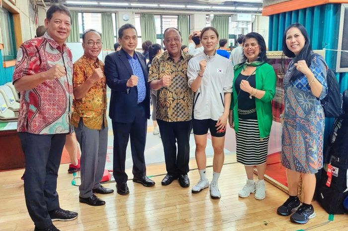 Ketua Umum PB IKASI Agus Suparmanto Bersama Ketua Umum KONI  Letjen TNI Purn Marciano Norman saat meninjau meninjau Pelatnas anggar Korea Selatan di Sport Science Hall yang berada di dalam kompleks Korea National Sport University (KNSU).