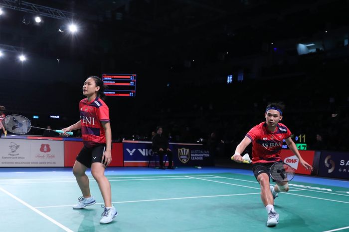 Aksi ganda campuran Indonesia Rinov Rivaldy/Pitha Haningtyas Mentari pada babak pertama Australian Open 2023