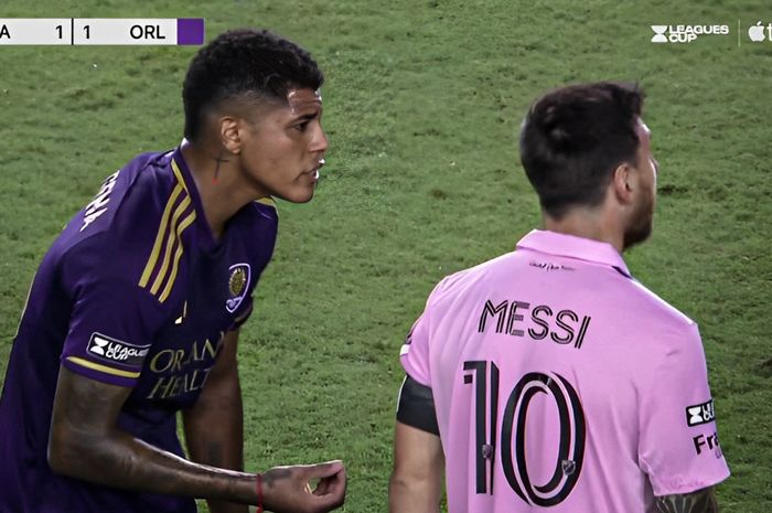 Momen setelah Lionel Messi mendapat kartu kuning pertamanya di Inter Miami saat melawan Orlando City dalam babak 32 besar Leagues Cup di Stadion DRV PNK, Kamis (3/8/2023) pagi hari WIB.