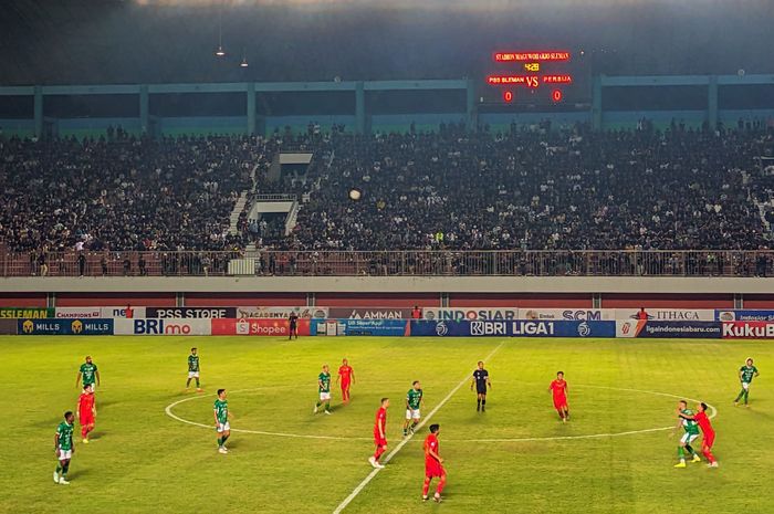 Suasana pertandingan PSS Sleman versus Persija Jakarta di Stadion Maguwoharjo, Sleman, Yogyakarta pada Jumat (4/8/2023).