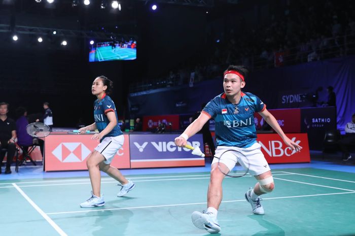 Ganda campuran Indonesia, Rinov Rivaldy/Pitha Haningtyas Mentari, saat tampil pada babak perempat final Australian Open 2023 yang digelar di Quaycentre, Sydney, Australia, Jumat, 4 Agustus 2023