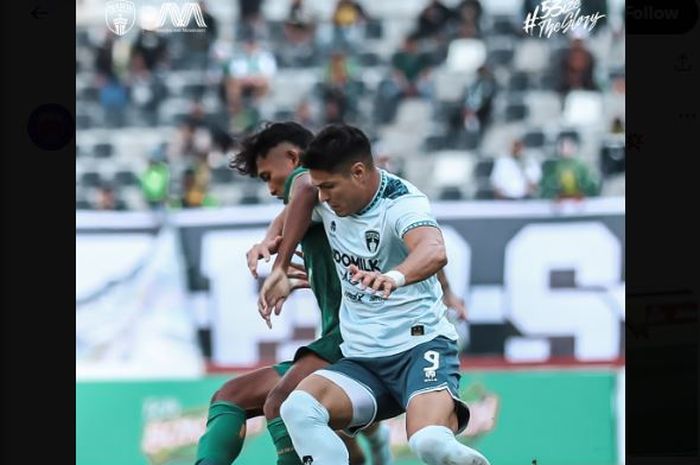 Suasana pertandingan Persebaya Surabaya versus Persita Tangerang dalam pertandingan pekan ke-8 Liga 1 2023-2024.