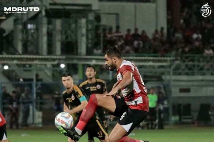 Bomber Madura United, Junior Brandao.