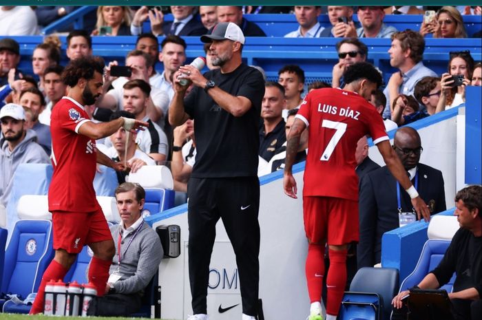 Momen Mohamed Salah dan Luis Diaz ditarik keluar oleh Juergen Klopp dalam laga Chelsea vs Liverpool di Stamford Bridge, Minggu (13/8/2023) malam WIB.