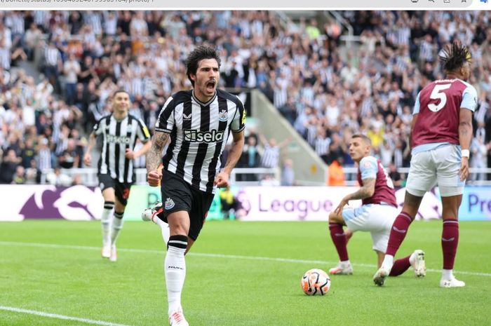 Sandro Tonali merayakan gol debutnya untuk Newcastle United ke gawang Aston Villa dalam pekan 1 Liga Inggris 2023-2024 di Stadion St. James' Park, Sabtu (12/8/2023).