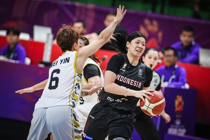 Timnas basket putri Indonesia menghadapi Malaysia pada laga kedua FIBA Women's Asia Cup 2023 di di Nimibutr Stadium, Thailand, Senin (14/8/2023).