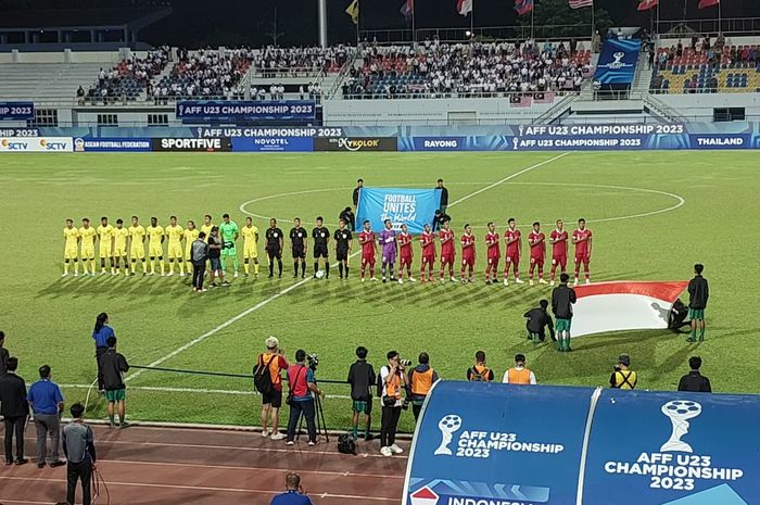 Suasana pertandingan antara timnas U-23 Malaysia vs  timnas U-23 Indonesia, pada babak penyisihan Grup B Piala AFF U-23 2023, Jumat (18/8/2023). 