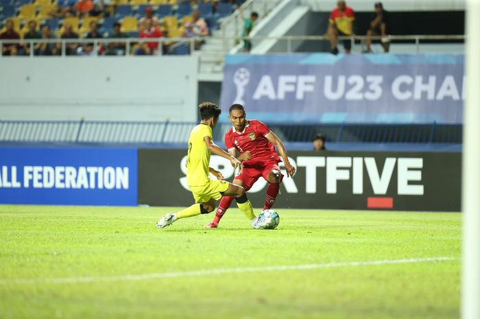 Frengky Missa dalam laga timnas U-23 Indonesia Vs Malaysia di Rayong Provincial Stadium, Jumat (18/8/2023).
