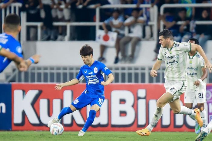 Suasana pertandingan PSIS Semarang versus Pesib Bandung di Stadion Jatidiri, Semarang, pada Minggu (20/8/2023).