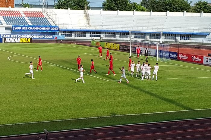 Selebrasi pemain Vietnam saat mencetak gol ke gawang Laos dalam laga grup C Piala AFF U-23 2023 di Rayong Provincial Stadium, Minggu (20/8/2023).