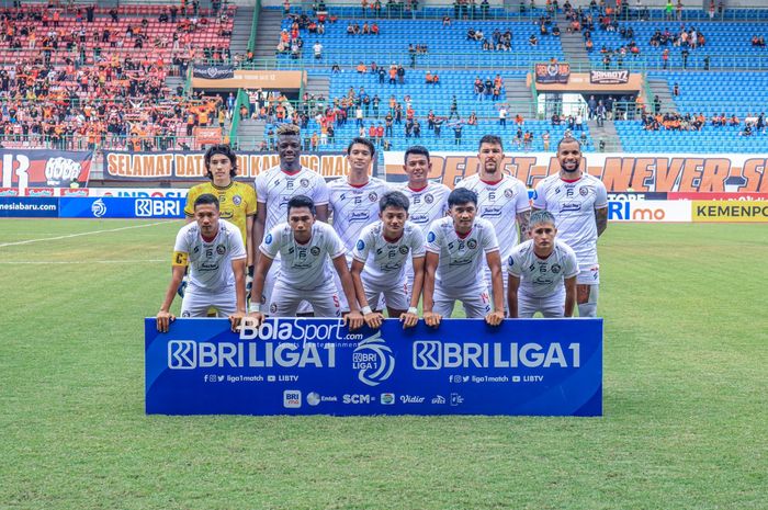 Skuat Arema FC (Skuad Arema FC) sedang berfoto bersama jelang berlaga pada pekan kesembilan Liga 1 2023 di Stadion Patriot Candrabhaga, Bekasi, Jawa Barat, Minggu (20/8/2023).