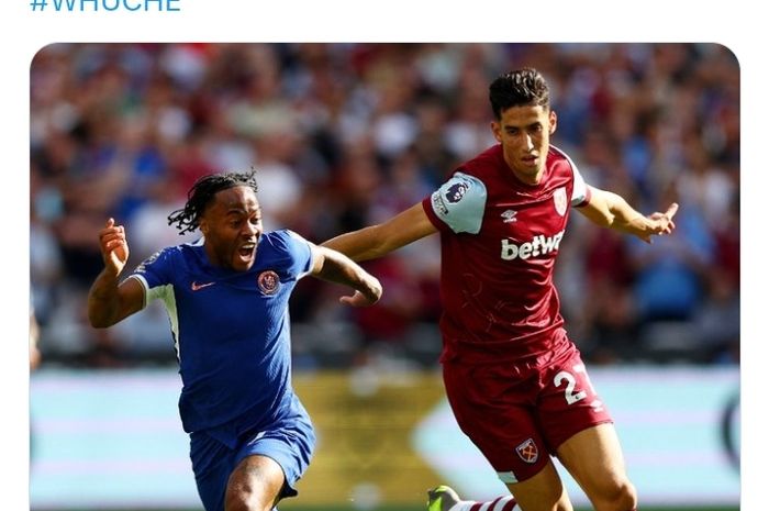 Duel Raheem Sterling dan Nayef Aguerd pada laga pekan kedua Liga Inggris antara West Ham United dan Chelsea di London Stadium, Minggu (20/8/2023).