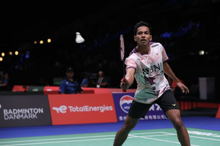 Tunggal putra Indonesia, Chico Aura Dwi Wardoyo, saat tampil di babak 64 besar Kejuaraan Dunia 2023, di Royal Arena, Kopenhagen, Denmark, Senin (21/8/2023).