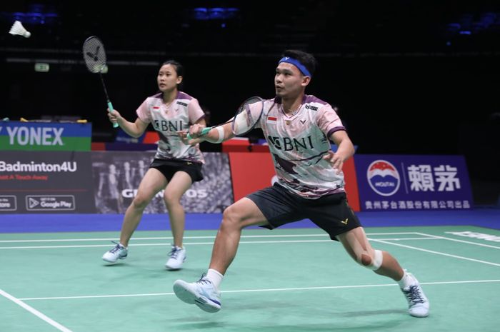 Pasangan ganda campuran Indonesia, Rinov Rivaldy/Pitha Haningtyas Mentari, pada babak pertama Kejuaraan Dunia 2023 di Royal Arena, Kopenhagen, Denmark, Selasa (22/8/2023).