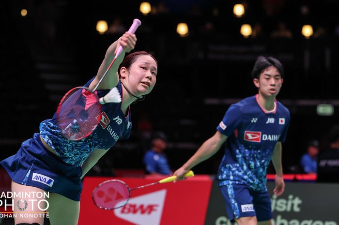 Ganda campuran Jepang, Hiroki Midorikawa/Natsu Saito kalah dari Rinov Rivaldy/Pitha Haningtyas Mentari (Indonesia) pada babak 64 besar Kejuaraan Dunia 2023 di Royal Arena, Kopenhagen, Denmark, Selasa (22/8/2023). 