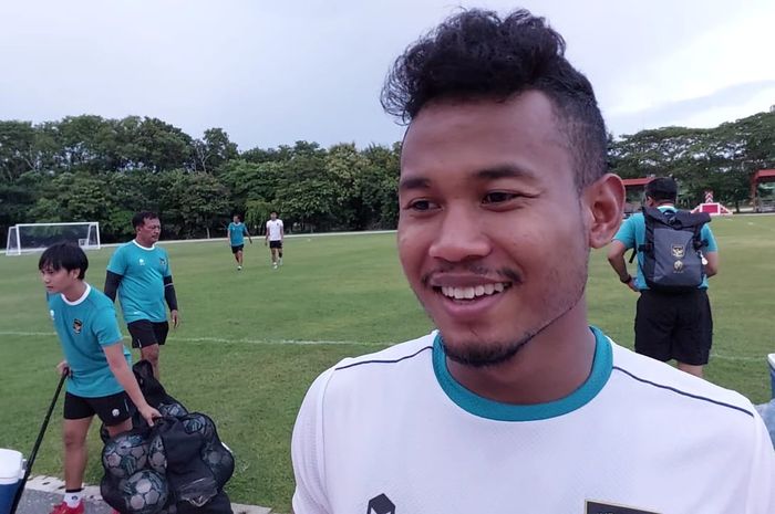 Kapten timnas U-23 Indonesia, Bagas Kaffa saat berlatih di Lapangan IRPC Technology College pada Selasa (22/8/2023).