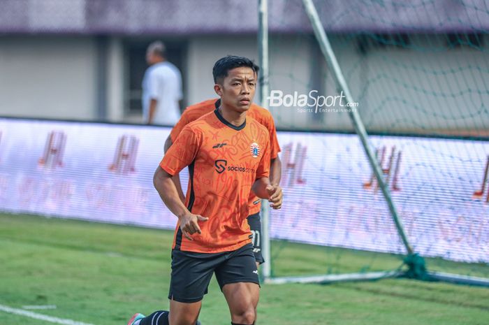 Bek sayap kiri Persija Jakarta, Ilham Rio Fahmi, sedang mengikuti sesi latihan di Stadion Indomilk Arena, Tangerang, Banten, Kamis (24/8/2023).