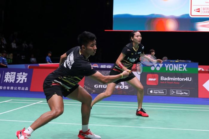 Pasangan ganda campuran Indonesia, Dejan Ferdinansyah/Gloria Emanuelle Widjaja, pada babak 16 besar Kejuaraan Dunia 2023 di Royal Arena, Kopenhagen, Denmark, Kamis (24/8/2023).