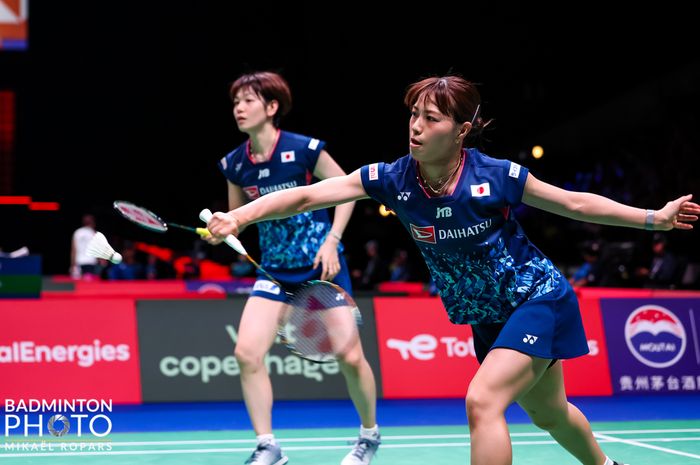 Ganda putri Jepang, Yuki Fukishima/Sayaka Hirota, saat beraksi pada babak 16 besar Kejuaraan Dunia 2023, di Royal Arena, Kopenhagen, Denmark, Kamis, (24/8/2023)