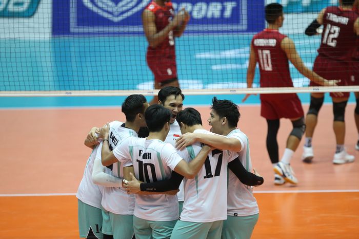 Timnas voli putra Indonesia saat menghadapi Thailand pada Kejuaraan Voli Asia 2023, Sabtu, 26 Agustus 2023