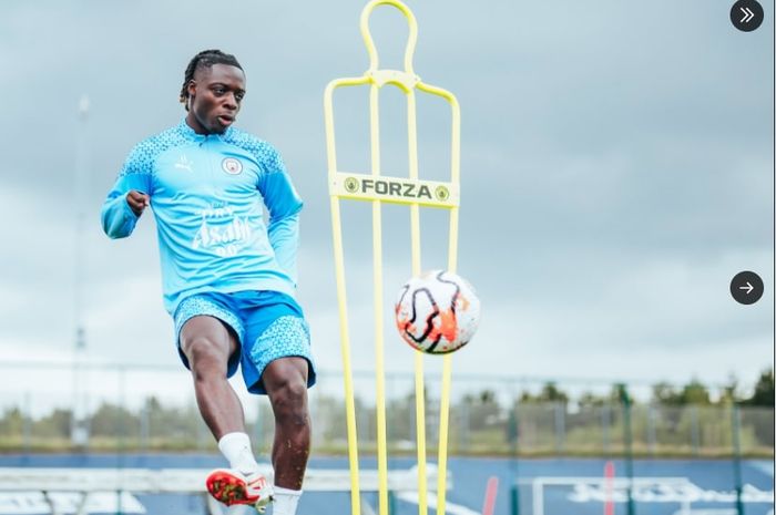 Jeremy Doku direkrut Man City dari Rennes dengan predikat raja dribel Eropa musim lalu.