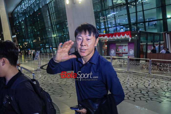 Pelatih timnas U-23 Indonesia, Shin Tae-yong, saat ditemui di Bandara Soekarno Hatta, Tangerang, Banten, Minggu (27/8/2023) malam.