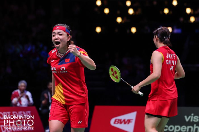 Ekspresi ganda putri China, Chen Qing Chen/Jia Yi Fan saat meraih poin pada final Kejuaraan Dunia 2023, Minggu (27/8/2023)