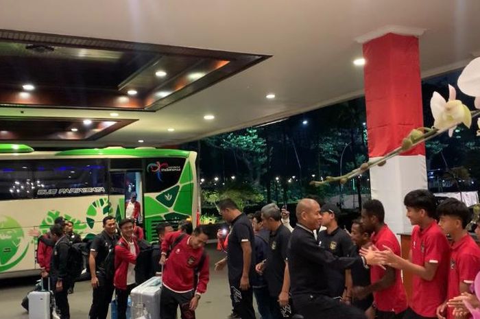 Rombongan timnas U-23 Indonesia tiba di Hotel Sultan, Senayan, Jakarta Pusat, Minggu (27/8/2023) pukul 20.57 WIB.