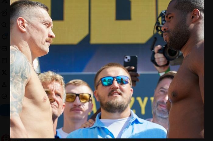 Petinju  Oleksandr Usyk (kiri) jelang pertandingan melawan Daniel Dubois pada Sabtu (26/8/2023) malam di Polandia