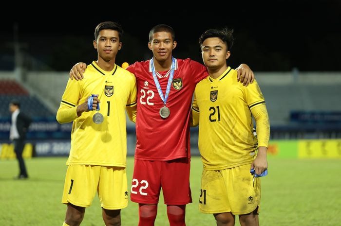 Tiga kiper timnas U-23 Indonesia, Nuri Agus, Daffa Fasya dan Ernando Ari di final Piala AFF U-23 2023, Rayong Provincial Stadium, Sabtu (26/8/2023).