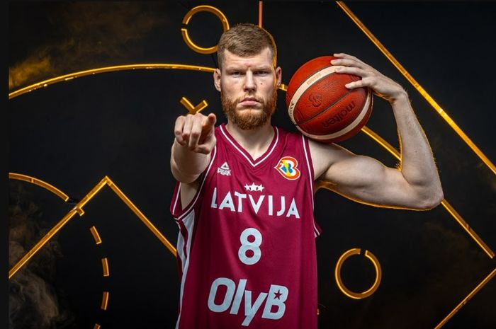 Pemain Tim Nasional Basket Latvia, Davis Bertans.