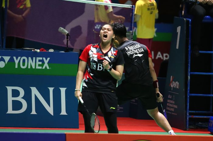 Ekspresi ganda campuran Indonesia Rafli Ramanda/Indah Cahya Sari Jamil saat menembus perempat final Indonesia International Challenge 2023