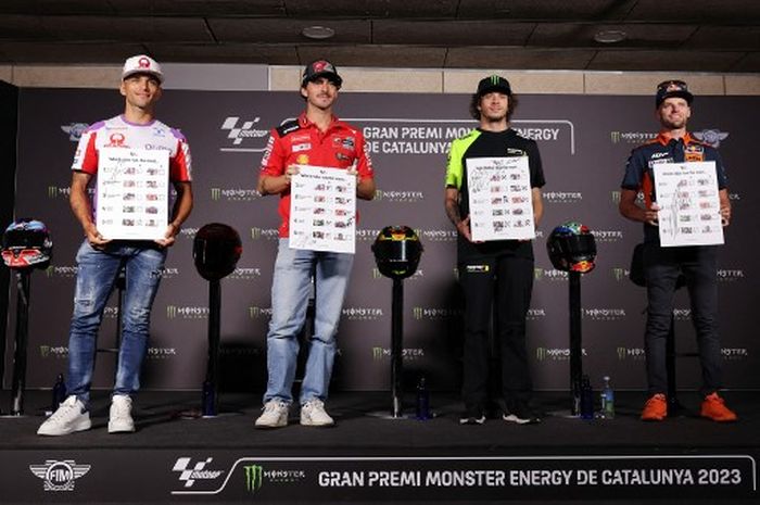 Dari kiri ke kanan, Jorge Martin (Pramac), Francesco Bagnaia (Ducati Lenovo), Marco Bezzecchi, Brad Binder (Red Bull KTM) dalam konferensi pers menjelang MotoGP Catalunya 2023 di Circuit de Barcelona-Catalunya, Kamis (31/8/2023).