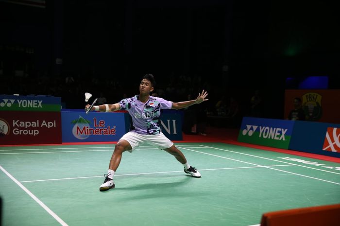 Pebulu tangkis tunggal putra Indonesia, Alwi Farhan, pada perempat final Indonesia International Challenge 2023 di GOR Pancing, Medan, Sumatera Utara, Jumat (1/9/2023).