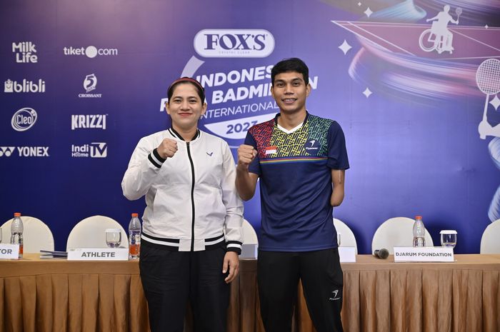 Peraih medali emas Paralimpiade 2020 Tokyo, Leani Ratri Oktila (kiri) dan peraih medali perunggu Paralimpiade 2020 Tokyo, Suryo Nugroho (kanan) optimistis dapat meraih hasil gemilang pada FOX'S Indonesia Para Badminton International 2023 yang akan digelar 5 September hingga 10 September 2023 di GOR Sritex Arena, Solo, Jawa Tengah.