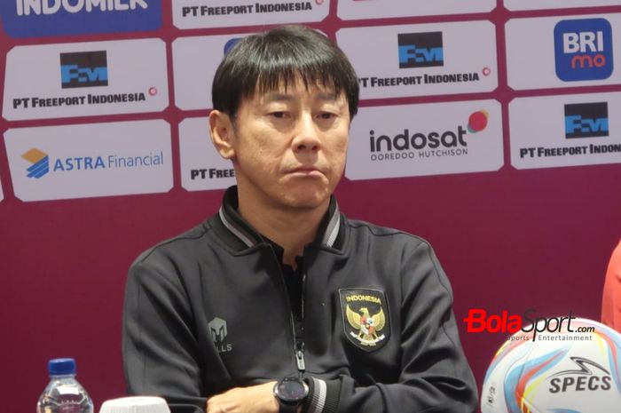 Pelatih Timnas U-23 Indonesia, Shin Tae-yong pada konferensi pers jelang laga Grup K Kualifikasi Piala Asia U-23 2024 di Swiss-Belhotel, Solo, Selasa (5/9/2023) sore WIB