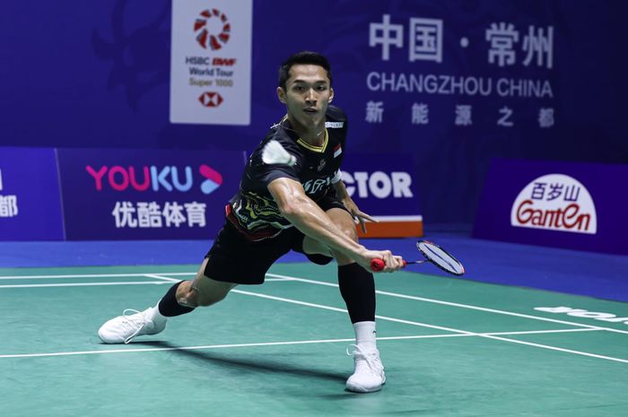 Tunggal putra Indonesia, Jonatan Christie, saat tampil pada babak pertama China Open 2023 di Olympic Sports Center Gymnasium, Changzhou, China, 5 September 2023.