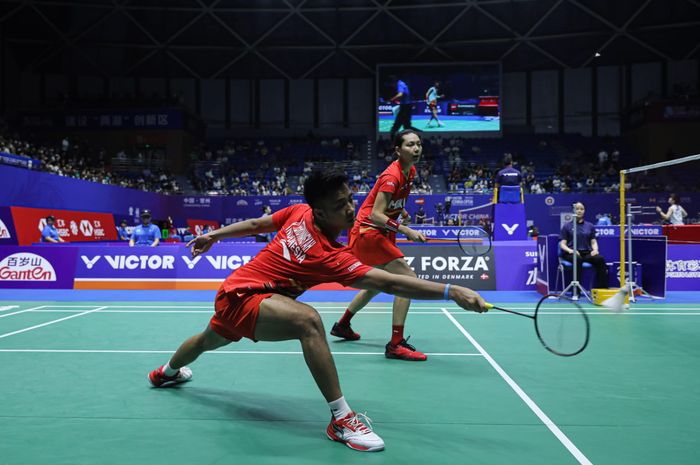 Pasangan ganda campuran Indonesia, Dejan Ferdinansyah/Gloria Emanuelle Widjaja pada babak pertama China Open 2023 di Olympic Sports Center Gymnasium, Changzhou, China, Selasa (5/9/2023).