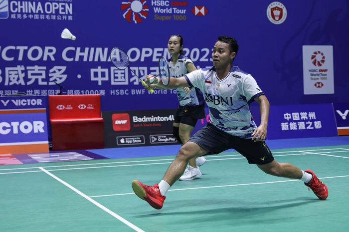 Pasangan ganda campuran Indonesia, Rehan Naufal Kusharjanto/Lisa Ayu Kusumawati, pada babak pertama China Open 2023 di Olympic Sports Center Gymnasium, Changzhou, China, Rabu (6/9/2023).