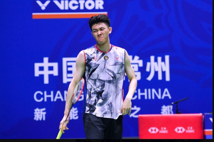 Tunggal putra terbaik Malaysia, Lee Zii Jia, kembali derita early exit setelah tersingkir pada babak pertama China Open 2023 usai kalah dari Kodai Naraoka (Jepang), di Olympic Sports Center, Changzhou, China, Rabu (6/9/2023).